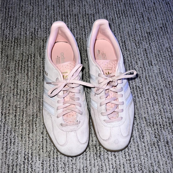 Adidas Women's gazelle indoor sneaker in sandy pink cloud gum - Picture 4 of 5